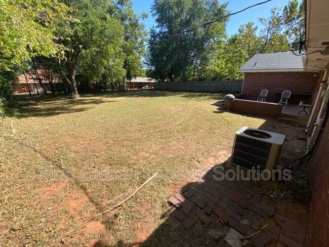 Building Photo - 6300 N Wildewood Dr
