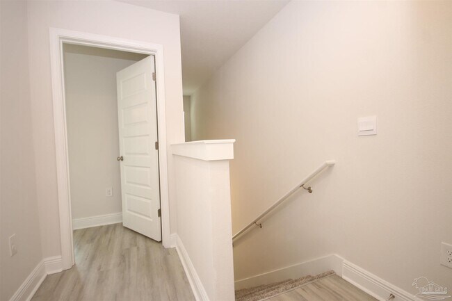 Building Photo - 8686 Meadow Flower Ln