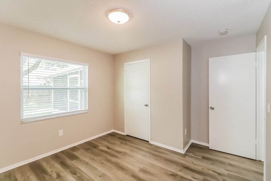 Building Photo - 1526 Baker Rd