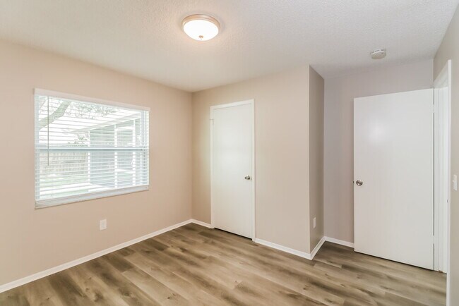 Building Photo - 1526 Baker Rd