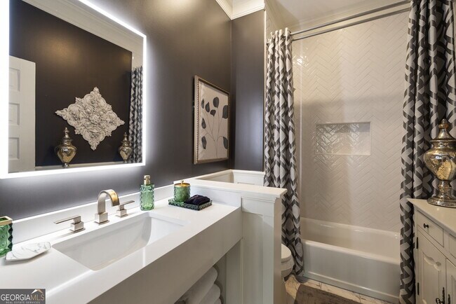 Building Photo - 28 Clay St SE