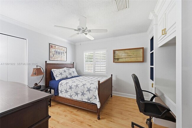 Building Photo - 2725 SE 2nd Ct