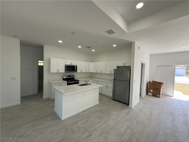 Building Photo - 1115 Cove St E