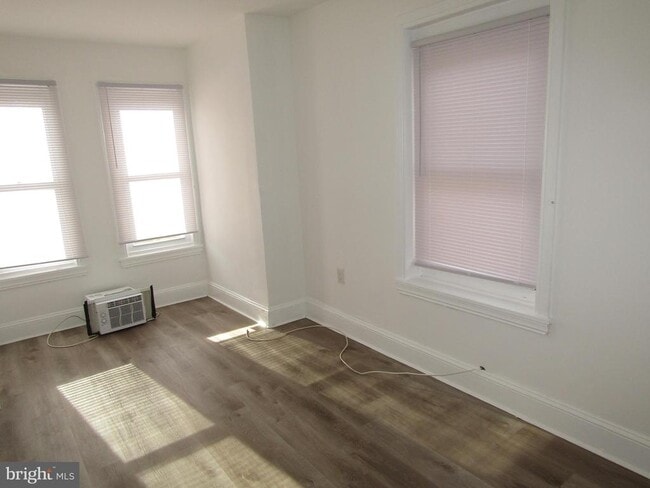 Building Photo - 2522 W Montgomery Ave