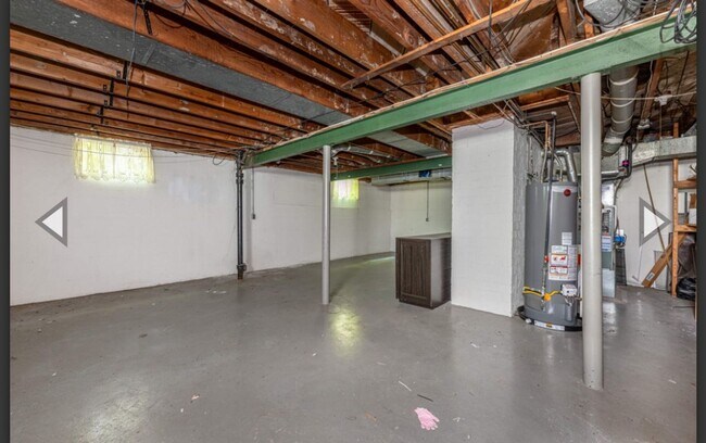 Building Photo - Quaint Duplex w/your Own Basement, Garage Space & Patio