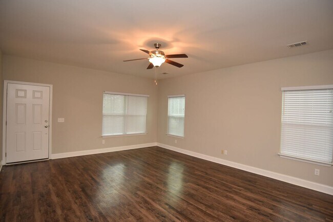 Building Photo - Remodeled Cute Modern Home In the Heart Of Richmond Hill