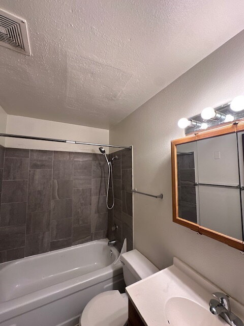 Building Photo - Charming 2-Bed Oasis with Modern Comforts on Powell Blvd.