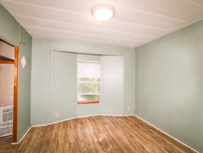 Building Photo - 1810 Vales Mill Rd
