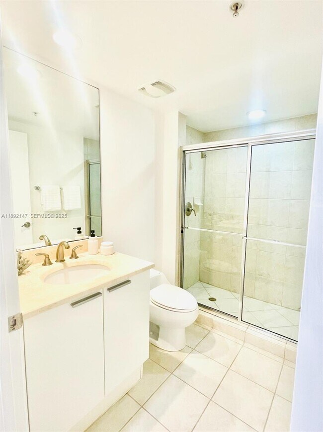 Building Photo - 14951 Royal Oaks Ln