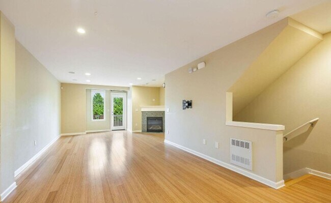 Building Photo - Energy-efficient townhome in the desirable community of Crown Hill is ready to be loved!