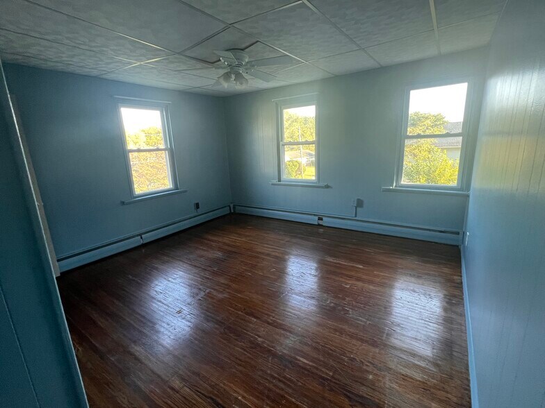 Bedroom 1 (south and east facing windows) - 1726 Temple Ave