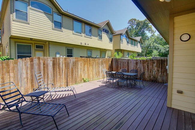 Building Photo - 11 Cheswood Manor Court