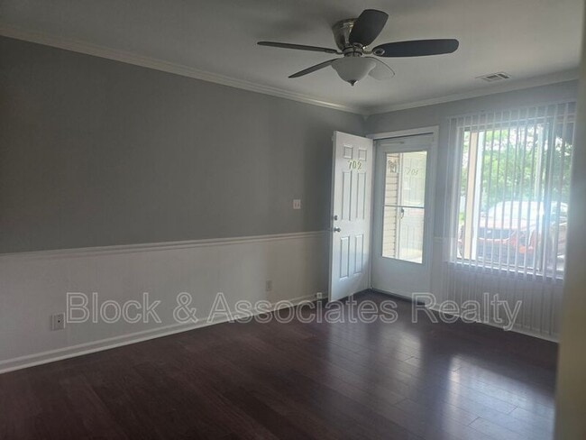 Building Photo - 702 Westbrook Ct