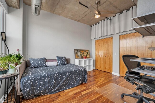 Building Photo - 6 S Laflin St