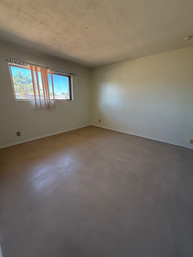 Building Photo - House For Rent