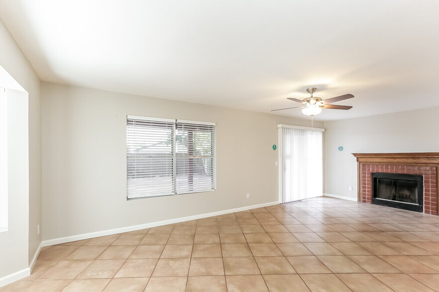 Building Photo - 4755 W Wahalla Ln