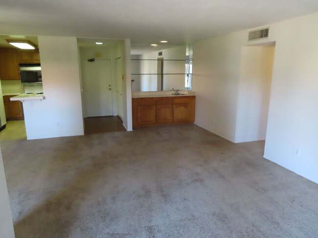 Building Photo - Mission Valley 3 Bedroom Condo