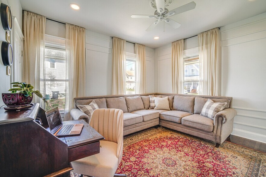 Building Photo - 6127 Longwood Ave