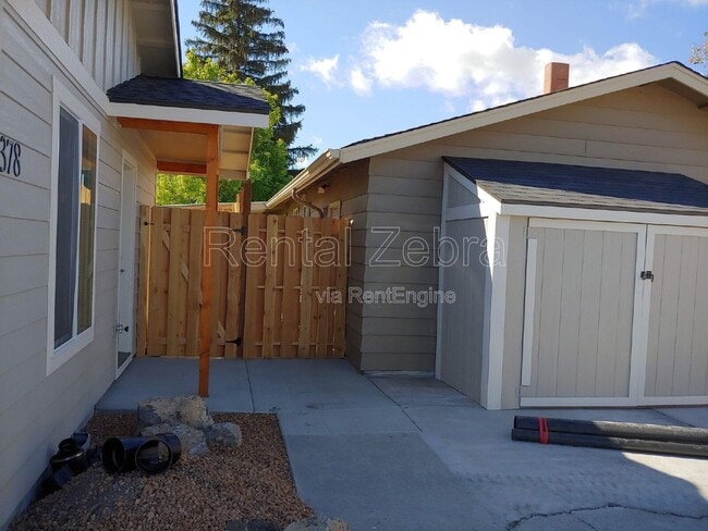 Building Photo - 374 SE Garner St