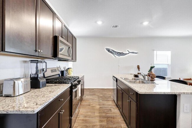 Building Photo - Move in Ready and FULLY FURNISHED 3 BD/2 BA located Far West San Antonio!