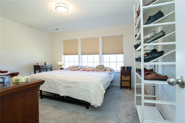 Building Photo - 108 Sweetwater Dr