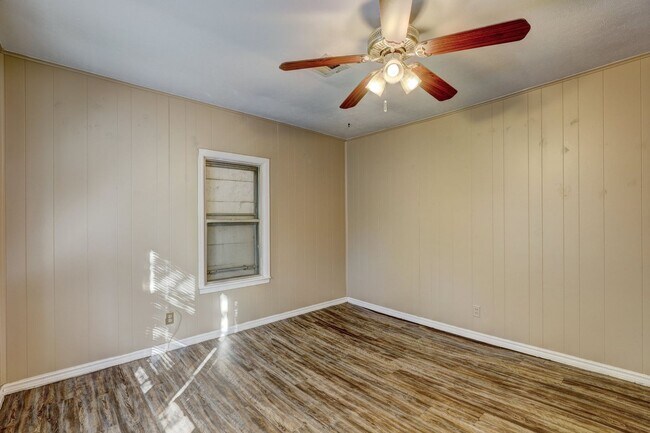 Building Photo - 3 Bed 2 Bath close to OU Med Center