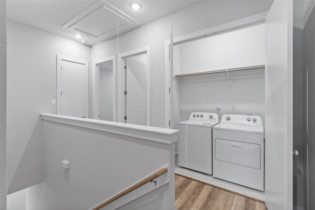 Building Photo - 606 Thornton Rd