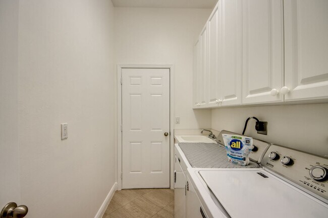 Building Photo - 14021 Bently Cir