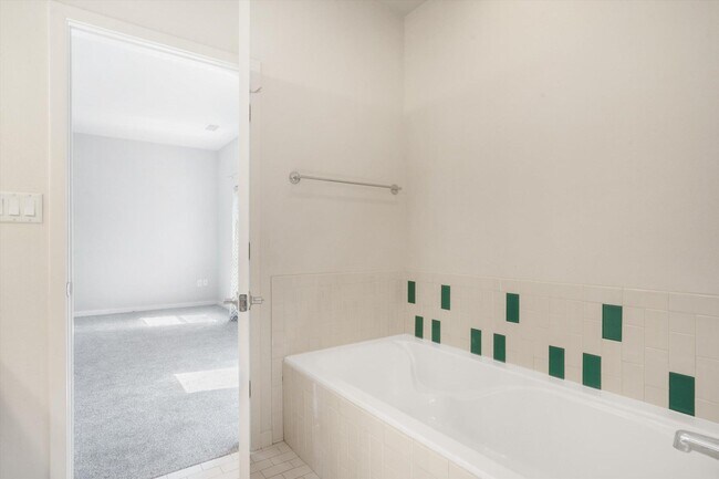 Building Photo - 3936 Silver Ave SE