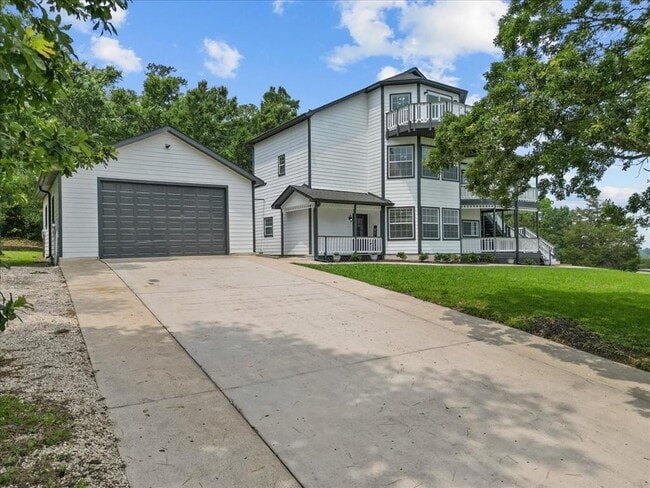 Building Photo - 401 Paradise Dr