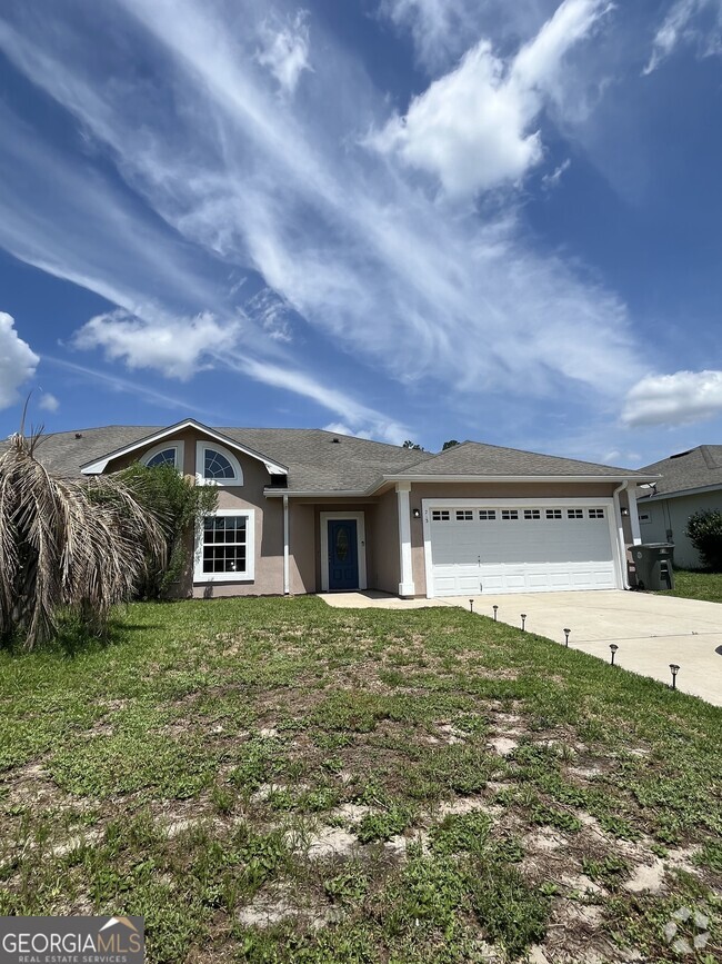 Building Photo - 213 Royal Palms Ave