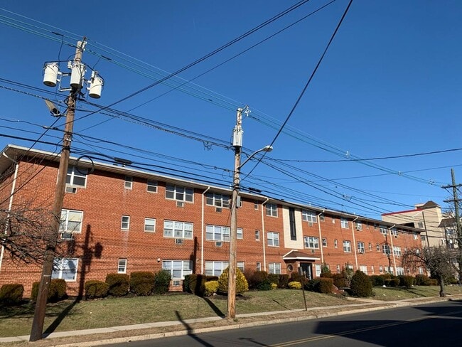 Primary Photo - 415 W Grand St