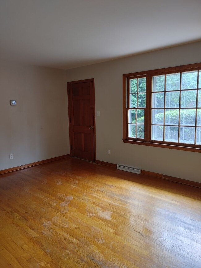 Building Photo - 4 Bedroom updated home for rent in Northwe...