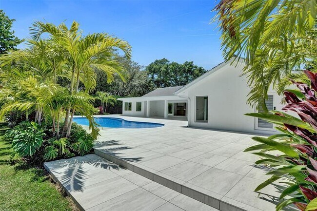 Building Photo - 2800 Banyan Blvd Cir NW