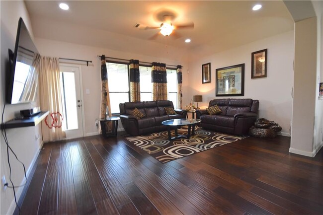 Building Photo - 120 Brisa Bend Way