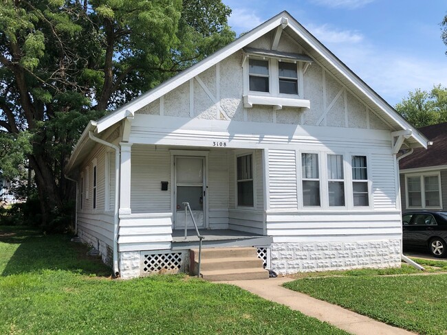 Building Photo - Large Two Bedroom House