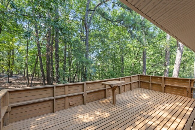 Building Photo - 5 Rocky Top Cove