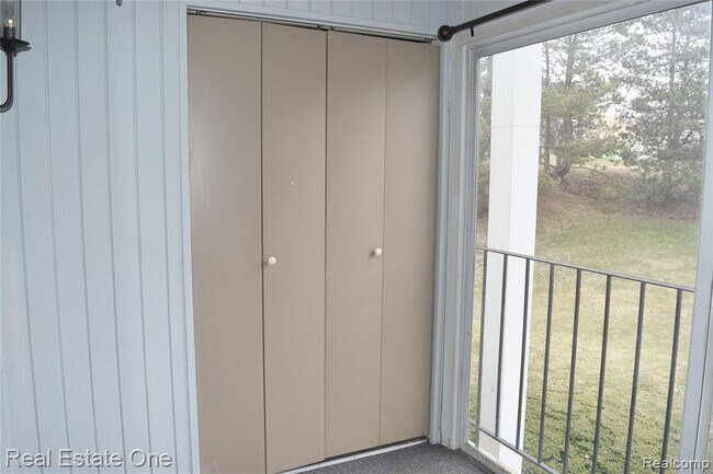 Building Photo - 460 Baldwin Ave