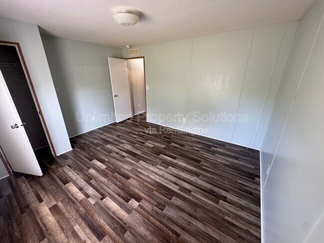 Building Photo - 9499 Wendi Dr NE