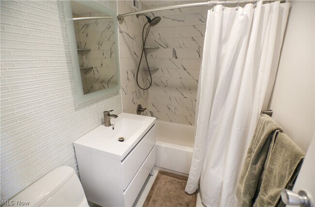 Building Photo - 12520 Edgewater Dr