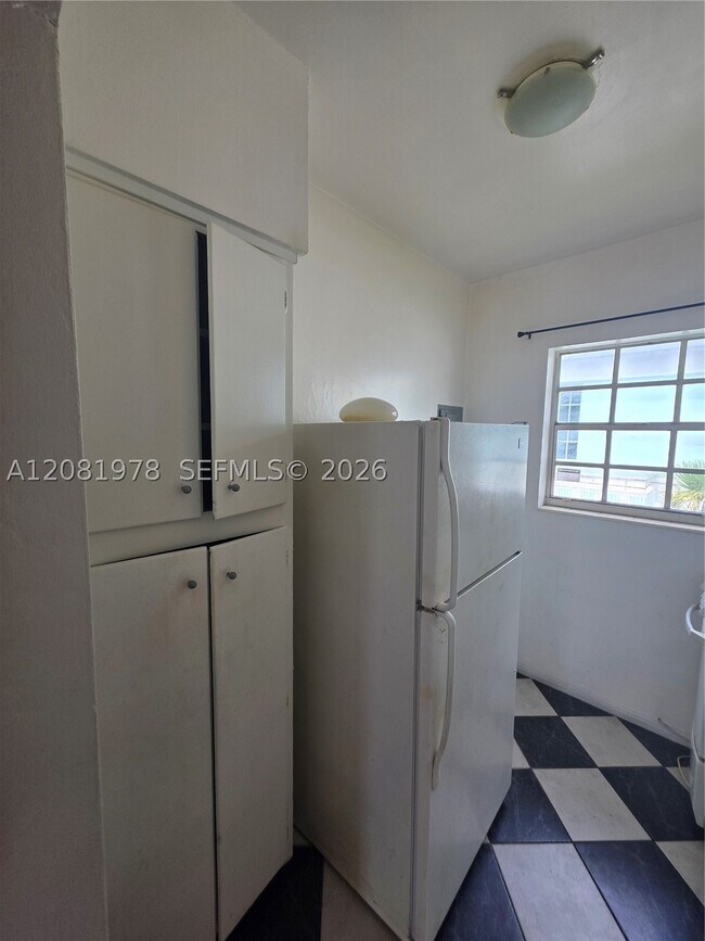 Building Photo - 635 8th St