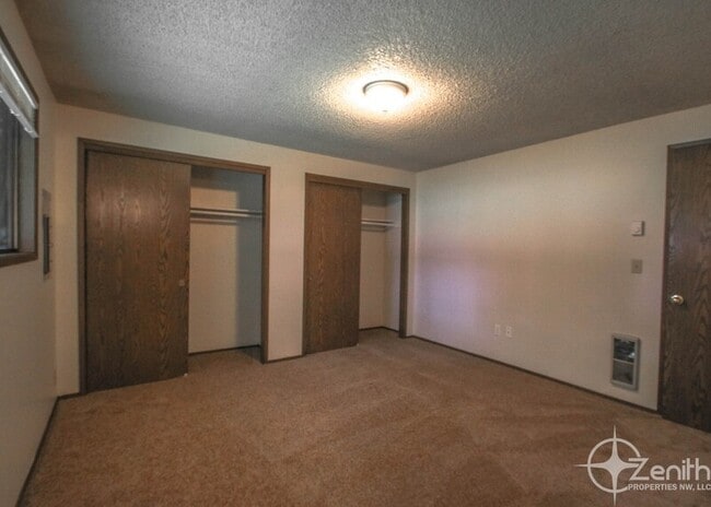 Building Photo - 2912 NE 86th Ave
