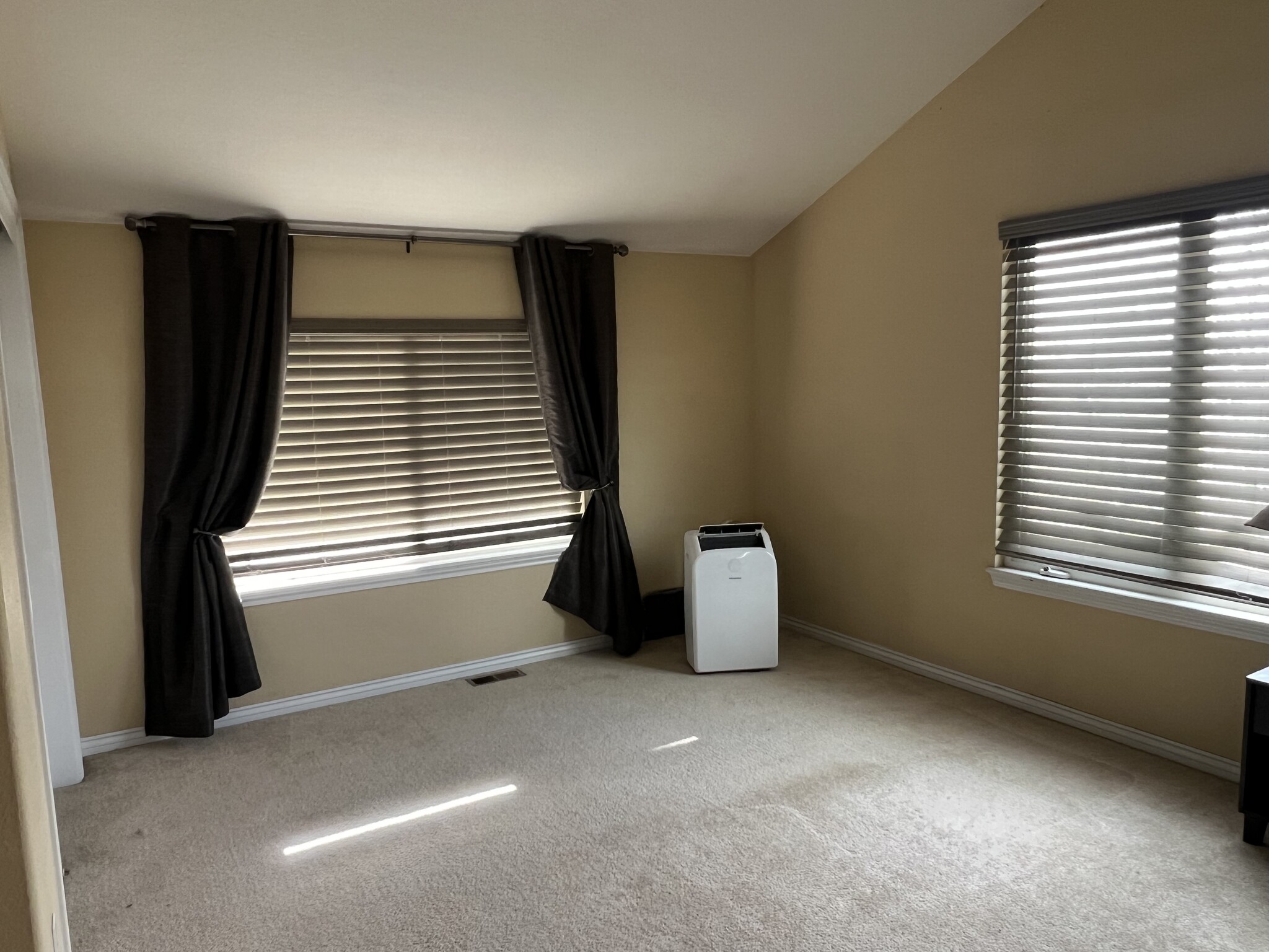 Building Photo - 15074 Lindark St