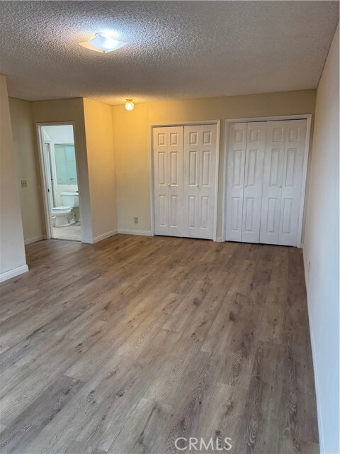 Building Photo - 1130 W Huntington Dr