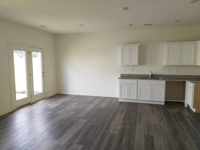 Building Photo - 306 Penn Sta Wy