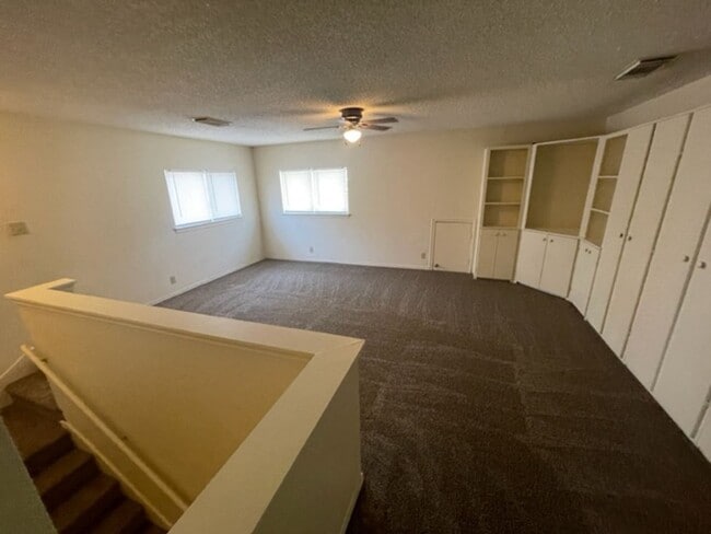 Building Photo - 5 br, 3 bath House - 7111 Valewood View