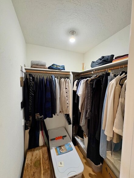 Walk-in closet - 820 Sea Spray Ln