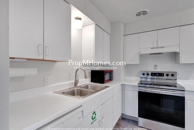 Building Photo - Charming Portsmouth Gem! W/D Included!