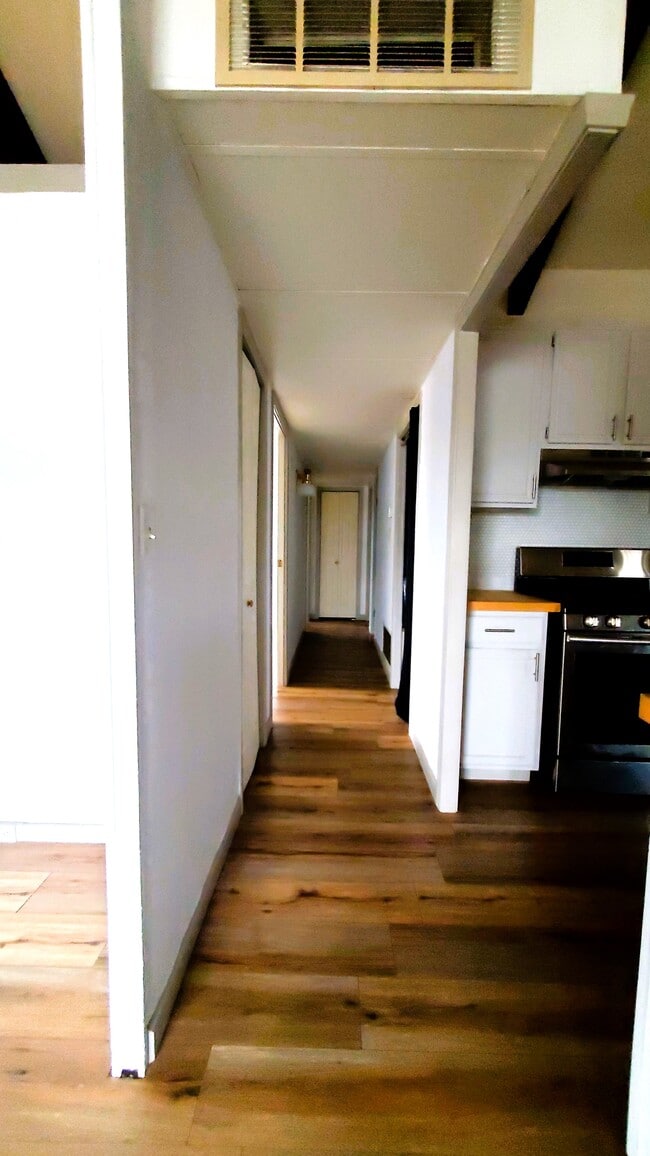 Building Photo - 250 W 8th St