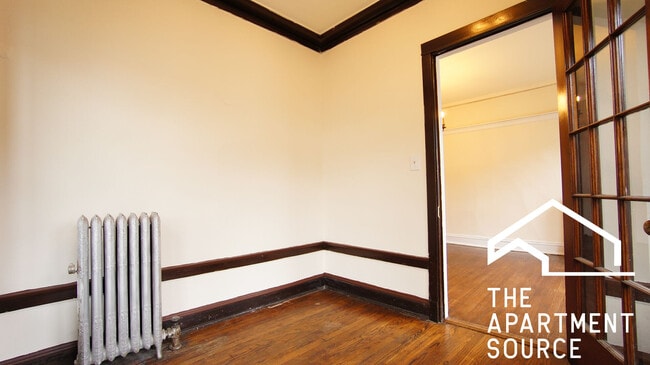 Building Photo - 2422 N Sawyer Ave